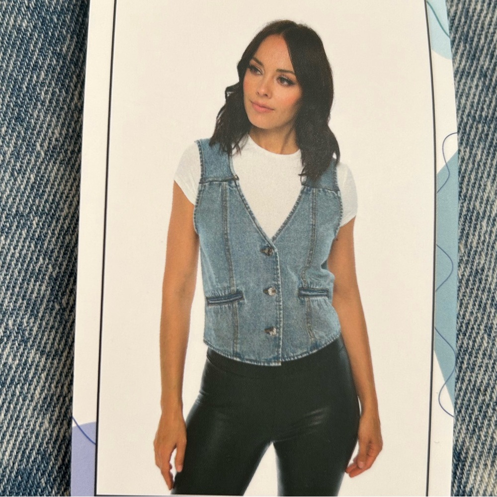 New Ci Sono Medium Wash/Acid Wash Denim Vest Minimalist